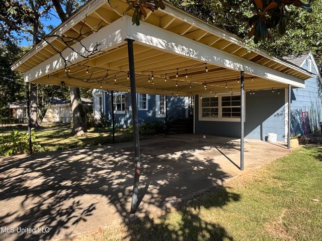 811 Oakwood Drive, Clinton, MS 39056