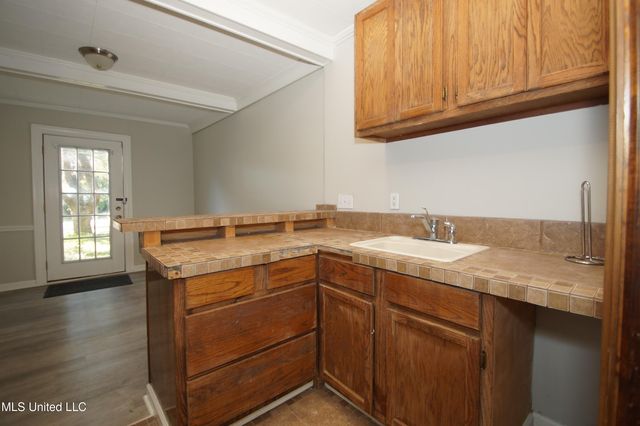 811 Oakwood Drive, Clinton, MS 39056