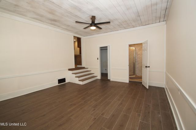 811 Oakwood Drive, Clinton, MS 39056