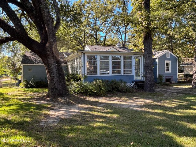 811 Oakwood Drive, Clinton, MS 39056