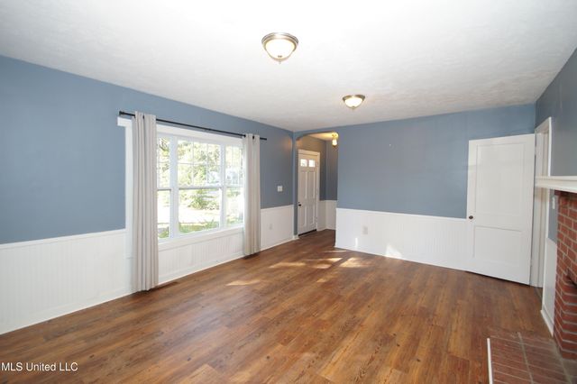 811 Oakwood Drive, Clinton, MS 39056
