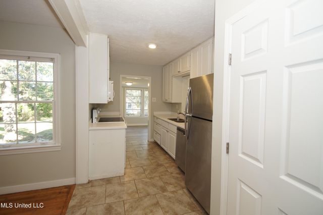 811 Oakwood Drive, Clinton, MS 39056
