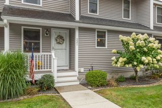 221 Bayberry Hill Ln 221, Leominster, MA 01453