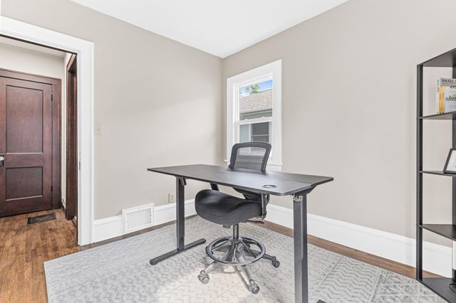 3350 Knox Avenue N, Minneapolis, MN 55412