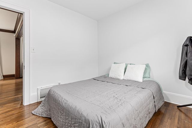 3350 Knox Avenue N, Minneapolis, MN 55412