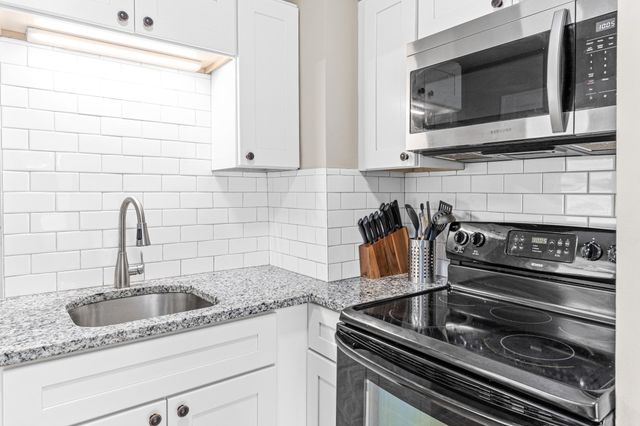 3350 Knox Avenue N, Minneapolis, MN 55412