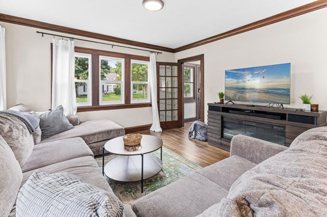 3350 Knox Avenue N, Minneapolis, MN 55412