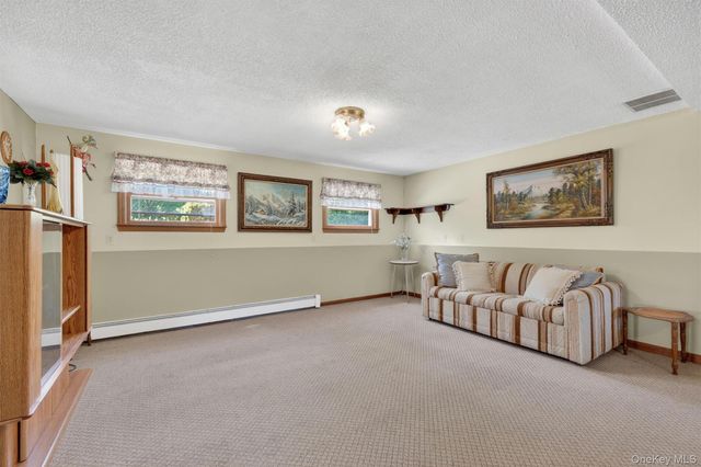 22 Beverly Drive, Warwick, NY 10990