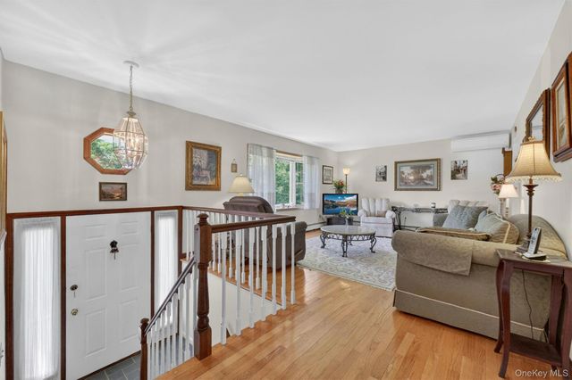 22 Beverly Drive, Warwick, NY 10990