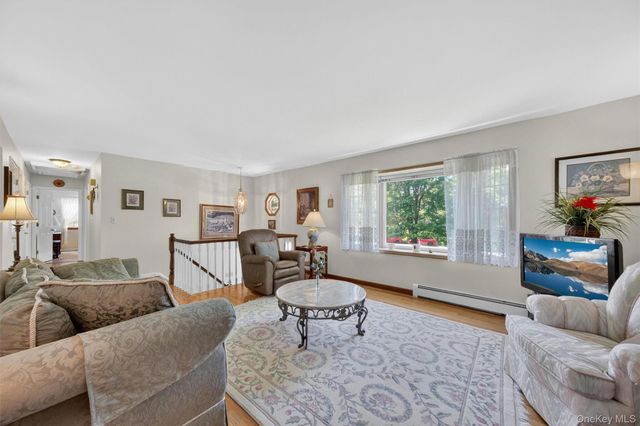 22 Beverly Drive, Warwick, NY 10990