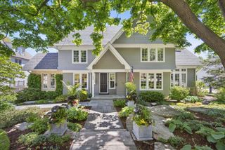 829 S Thurlow Street, Hinsdale, IL 60521
