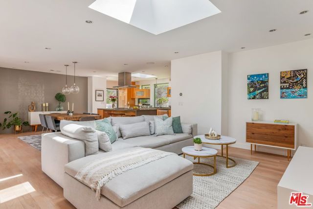 874 N Norman Place, Los Angeles, CA 90049