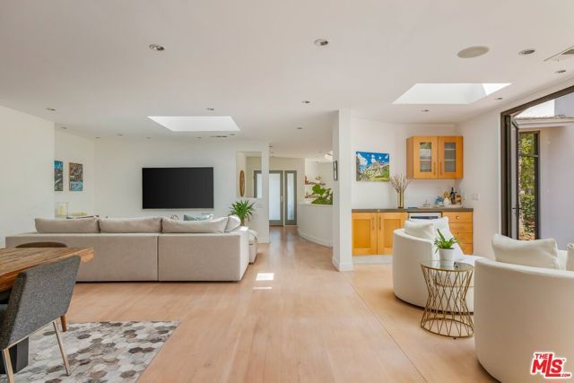 874 N Norman Place, Los Angeles, CA 90049