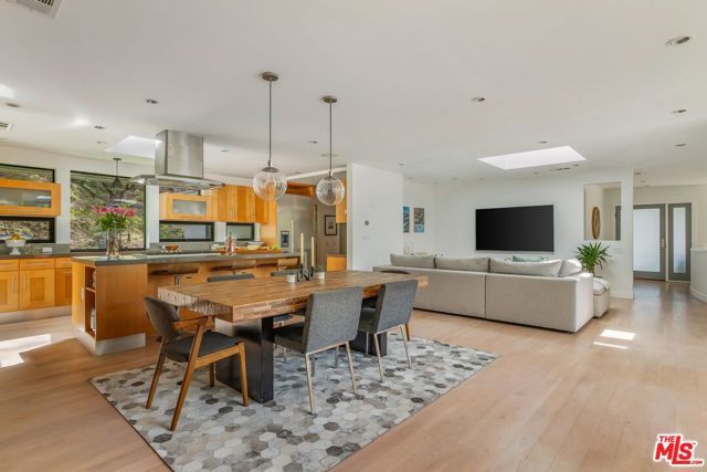 874 N Norman Place, Los Angeles, CA 90049