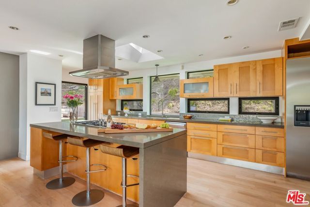 874 N Norman Place, Los Angeles, CA 90049
