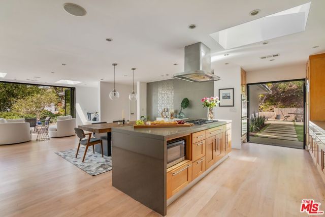 874 N Norman Place, Los Angeles, CA 90049