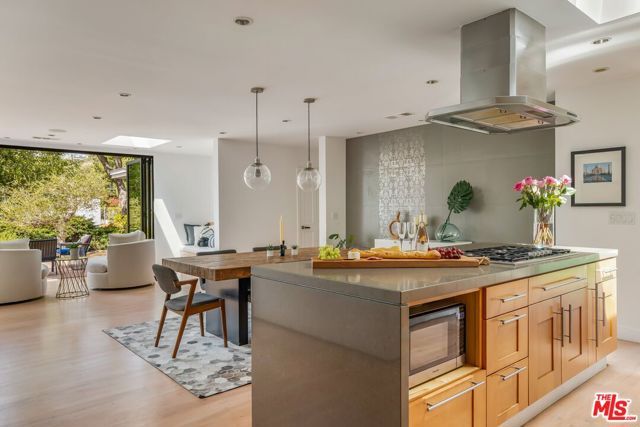 874 N Norman Place, Los Angeles, CA 90049