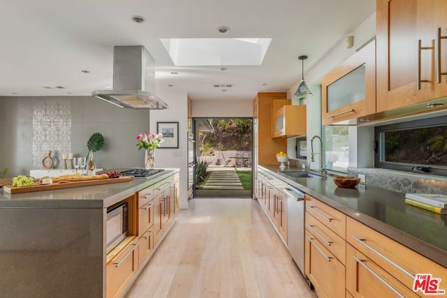 874 N Norman Place, Los Angeles, CA 90049