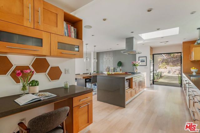 874 N Norman Place, Los Angeles, CA 90049