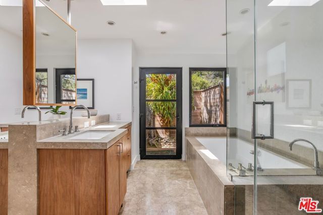 874 N Norman Place, Los Angeles, CA 90049