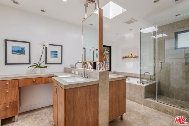 874 N Norman Place, Los Angeles, CA 90049