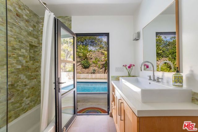 874 N Norman Place, Los Angeles, CA 90049