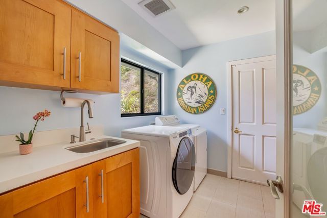 874 N Norman Place, Los Angeles, CA 90049