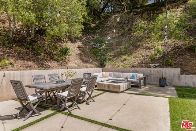 874 N Norman Place, Los Angeles, CA 90049