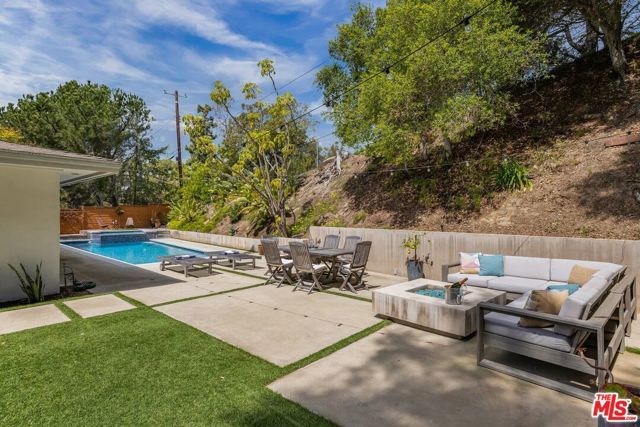 874 N Norman Place, Los Angeles, CA 90049