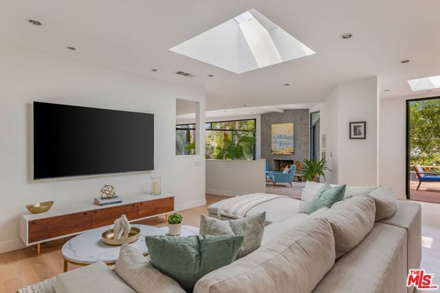 874 N Norman Place, Los Angeles, CA 90049