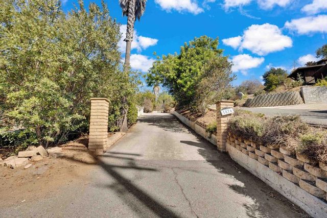 1876 Vista Way, El Cajon, CA 92019