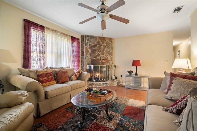 5174 Roswell S Road, Mobile, AL 36619