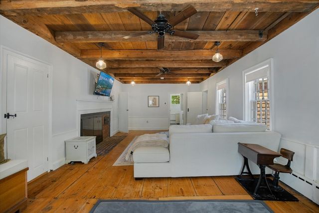 15 Carver St, Halifax, MA 02338