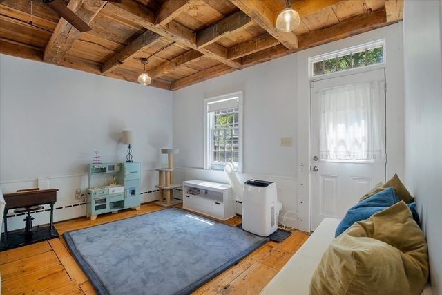 15 Carver St, Halifax, MA 02338