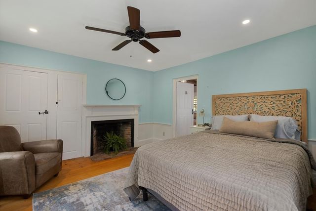 15 Carver St, Halifax, MA 02338