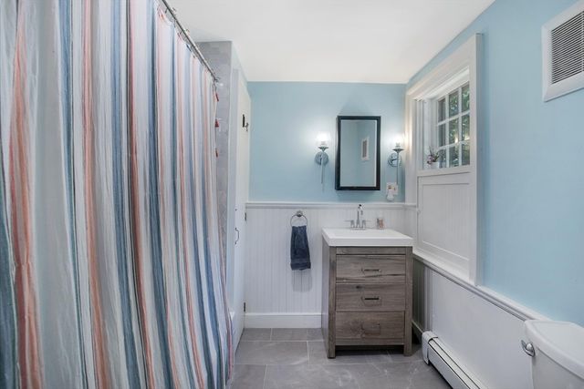 15 Carver St, Halifax, MA 02338