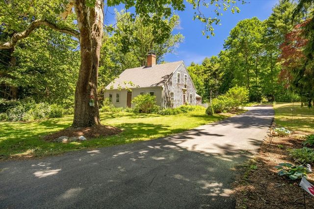 15 Carver St, Halifax, MA 02338