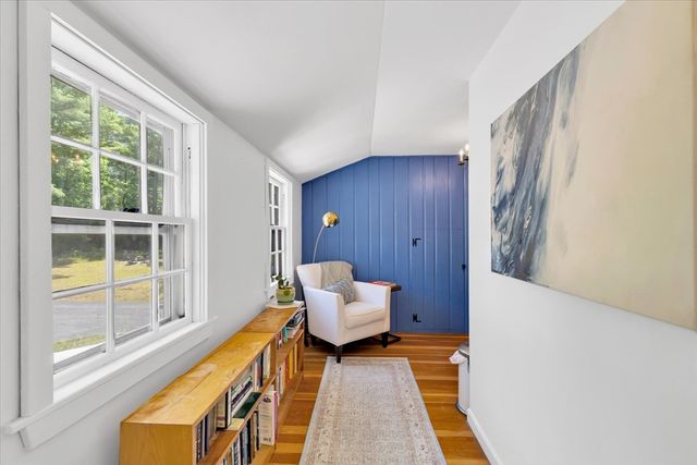 15 Carver St, Halifax, MA 02338