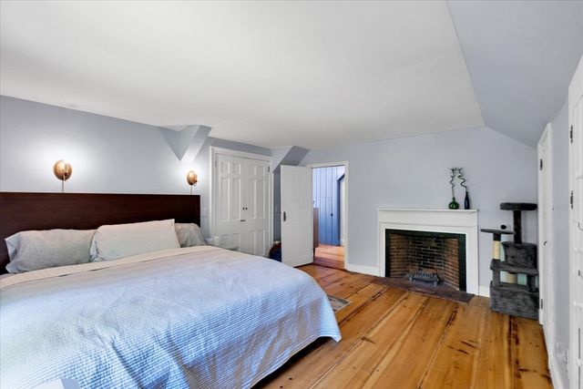 15 Carver St, Halifax, MA 02338