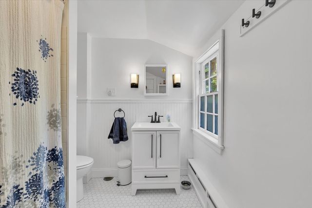 15 Carver St, Halifax, MA 02338