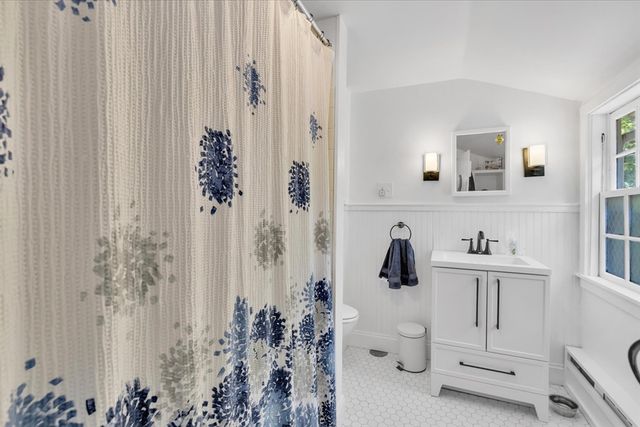 15 Carver St, Halifax, MA 02338