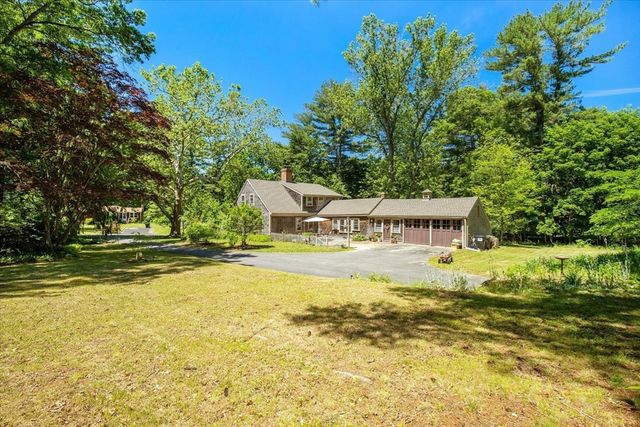 15 Carver St, Halifax, MA 02338