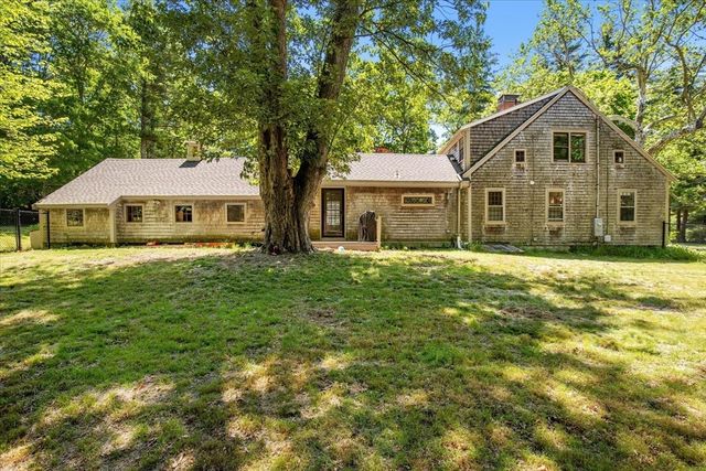15 Carver St, Halifax, MA 02338