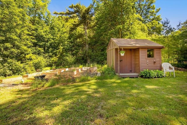 15 Carver St, Halifax, MA 02338