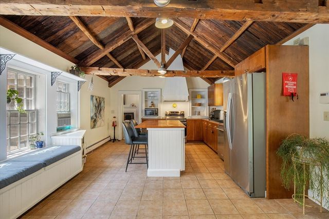 15 Carver St, Halifax, MA 02338