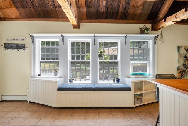 15 Carver St, Halifax, MA 02338