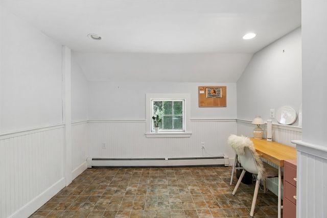 15 Carver St, Halifax, MA 02338