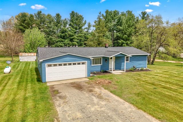 1240 E Hastings Lake Road, Jonesville, MI 49250