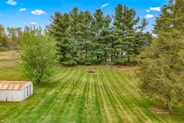 1240 E Hastings Lake Road, Jonesville, MI 49250