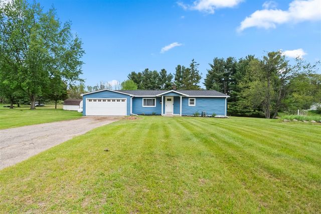 1240 E Hastings Lake Road, Jonesville, MI 49250